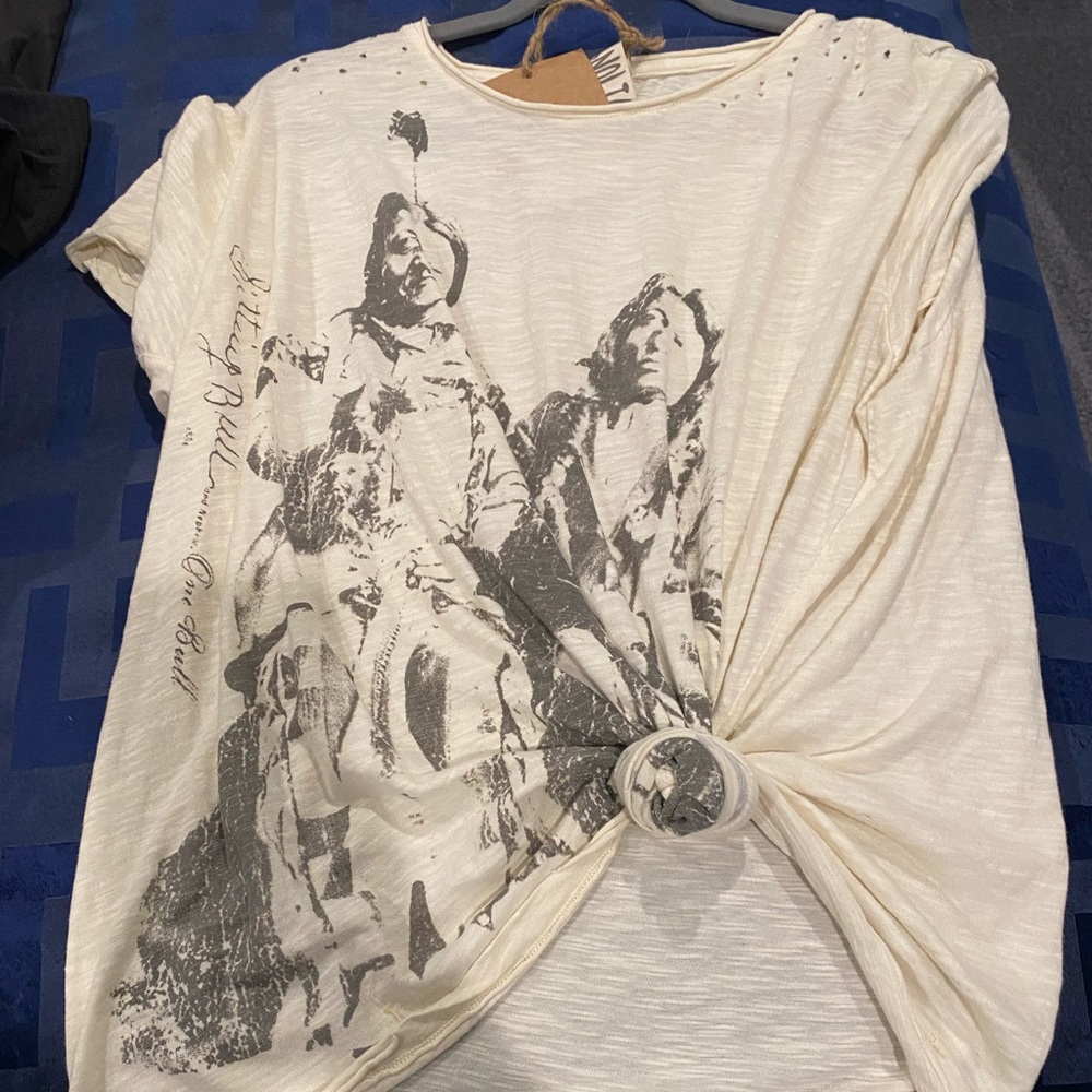 BNWT super rare distressed Sitting Bull shirt by Magnolia Pearl one size